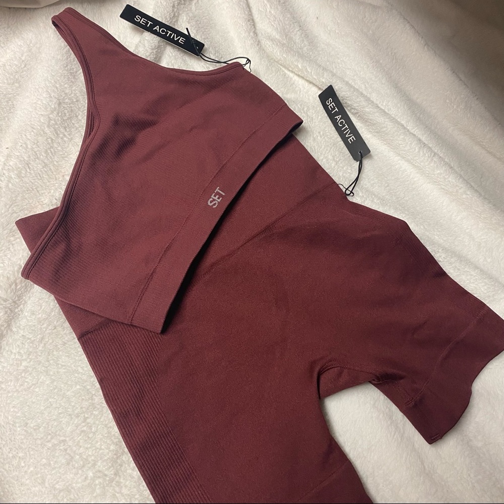 Set active maroon one shoulder bra and shorts set